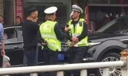 郑州爆料辅警事件最新,真相与争议交织的警民冲突瞬间