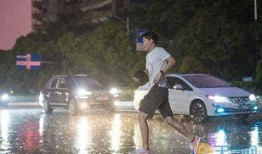 爆料广州暴雨最新消息新闻,市区内涝严重，交通受阻紧急应对中